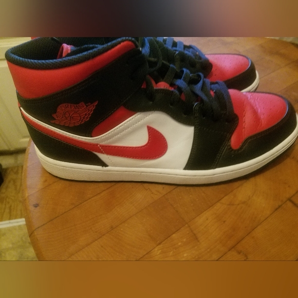Nike Air Jordan 1 Mid Bred Toe Black/Red/White Men Size 12 - Picture 7 of 9